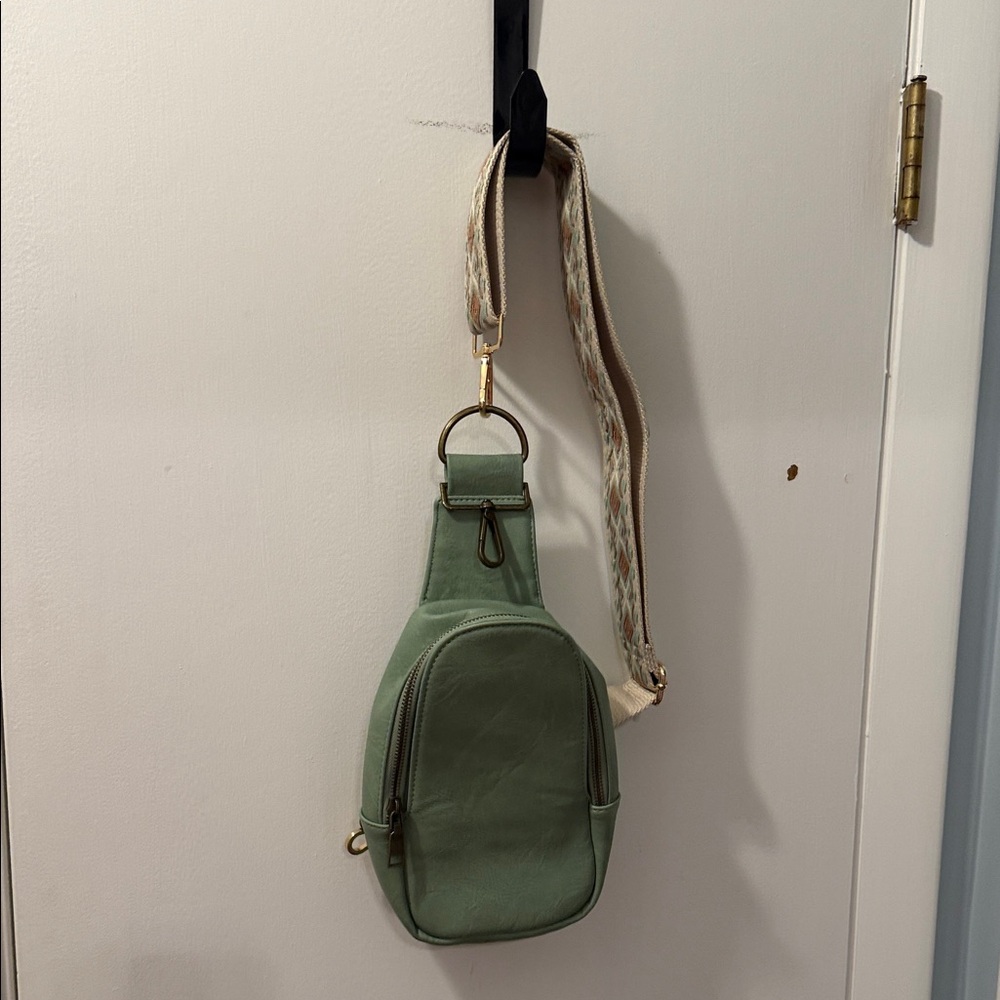 Pink Lily Green Crossbody Bag
